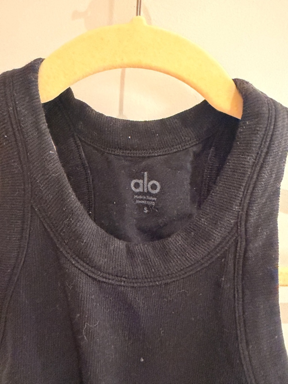 ALO Yoga Black Ribbed High-Neck Cropped Tank - Picture 3 of 3
